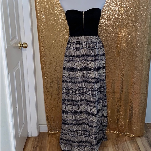 On Twelfth Dresses & Skirts - ✨Beautiful Maxi dress
